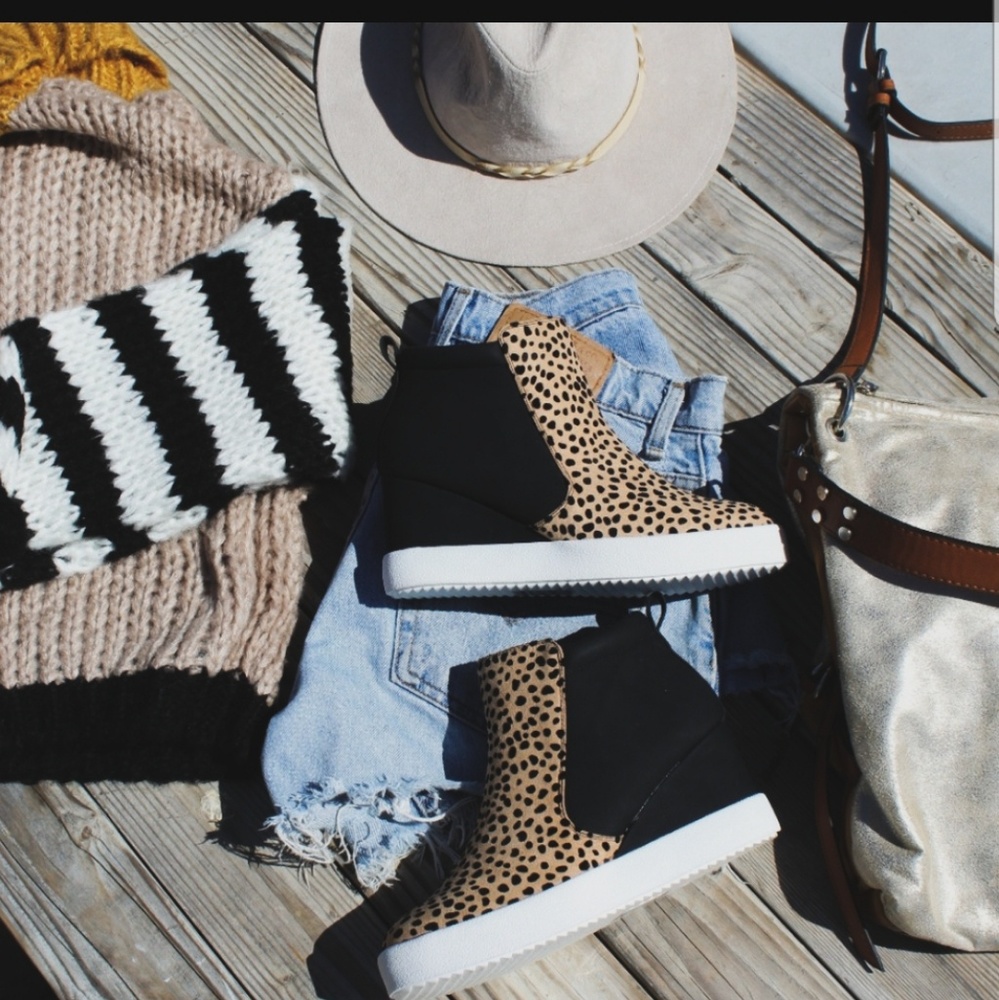🆕️//Fall Favorite Collection// Wedge Sneaker - Picture 8 of 8